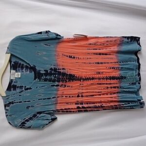 Oso Casuals Tie Dye Tunic Top Sz M, 21" PTP, 32" L, Pink & Blue